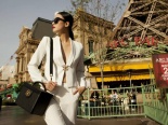 Thái Hà gợi cảm với áo vest không nội y tại thiên đường Las Vegas